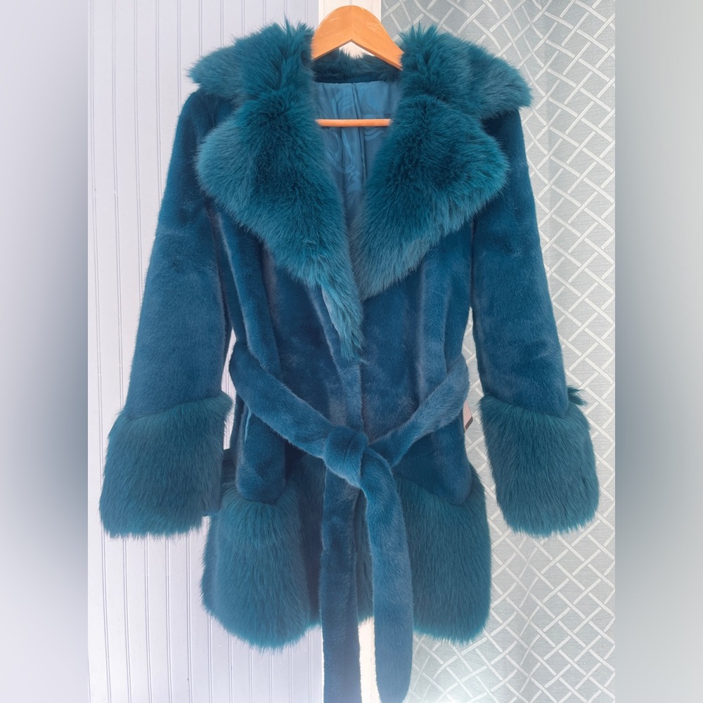 Ocean blue faux fur belt jacket